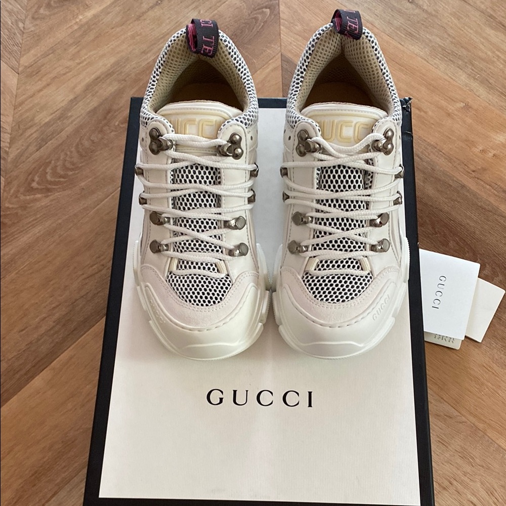 Gucci Flashtrek SEGA Ivory Wmns sz. 34 (removable crystal is missing)